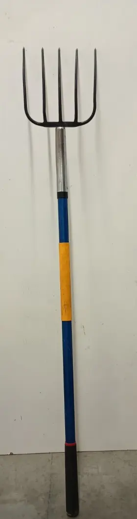 51129400 Kodiak 5 Tine Pitchfork For Gardening With Fiberglass Handle Forged Steel Head