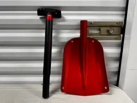 Ss120rednin Lifeline Metal Car Snow Shovel Portable Sand Mud Ice Heavy Duty Snowmobile