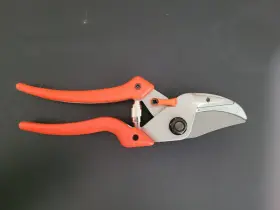 Gt189 Lowe - No7 7.107 Curved Anvil Pruner