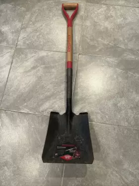 Razor-back 313097563533 Square Point Shovel 23.5 Inch Wood D-handle Garden Outdoor Tool Steel Digging