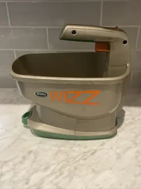 71131-1 Scotts Wizz Handheld Broadcast Spreader Battery Operated Portable