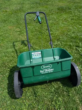 76565 Scotts Lawn Fertilizer Spreader