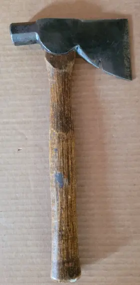 H122 Stanley Vintage Wood Handle Carpenter/framing Hatchet 3-1/2 Inch Wide Blade