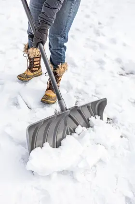 Sp2450 Suncast 044365006338 24 Inch Ergonomic Snow Shovel Pusher With Wear Strip Gray #3