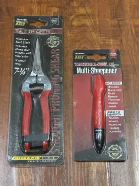 Tk-4139 Takumashii Pro Garden 7-1/4 Inch Straight Pruning Shears And Multi-sharpener Lot