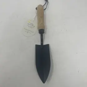 Threshold 197543274804 Outdoor Narrow Spade Shovel Rustproof Hardwood Handle Stainless Steel