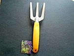 Yardworks Cast Aluminum Tines Garden Cultivator W/textured Grip Handle #265-0128. Fixed Price $9.99.