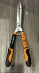 Fiskars Power-lever Extendable Hedge Shears 25"-33". Fixed Price $24.99.