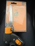 Fiskars Grass Shears Rotating Handle Stainless Steel Ease Technology. Fixed Price $20.00.