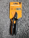 Fiskars Cut Capacity Classic Bypass Hand Pruning Shears. Fixed Price $16.99.