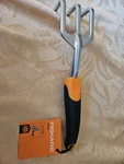 Fiskars Ergo Cultivator For Digging, Aerating Soil, & Weeding, Heavy Duty Handle. Fixed Price $5.00.