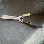 Fiskars Power-lever Hedge Shears Barely Used 391911-1001. Fixed Price $14.00.