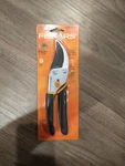 Fiskars Bypass Pruners Hardened Steel Non Slip Grip Stems Branches To 5/8 Inch. Fixed Price $9.99.