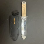 Fiskars Planting & Cultivating Knife / Sheath. Fixed Price $30.00.